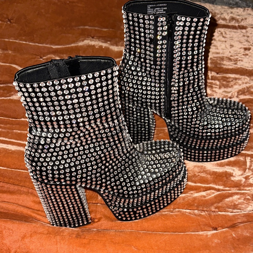 Women’s Steve Madden Silver Studded Black Heeled Boots